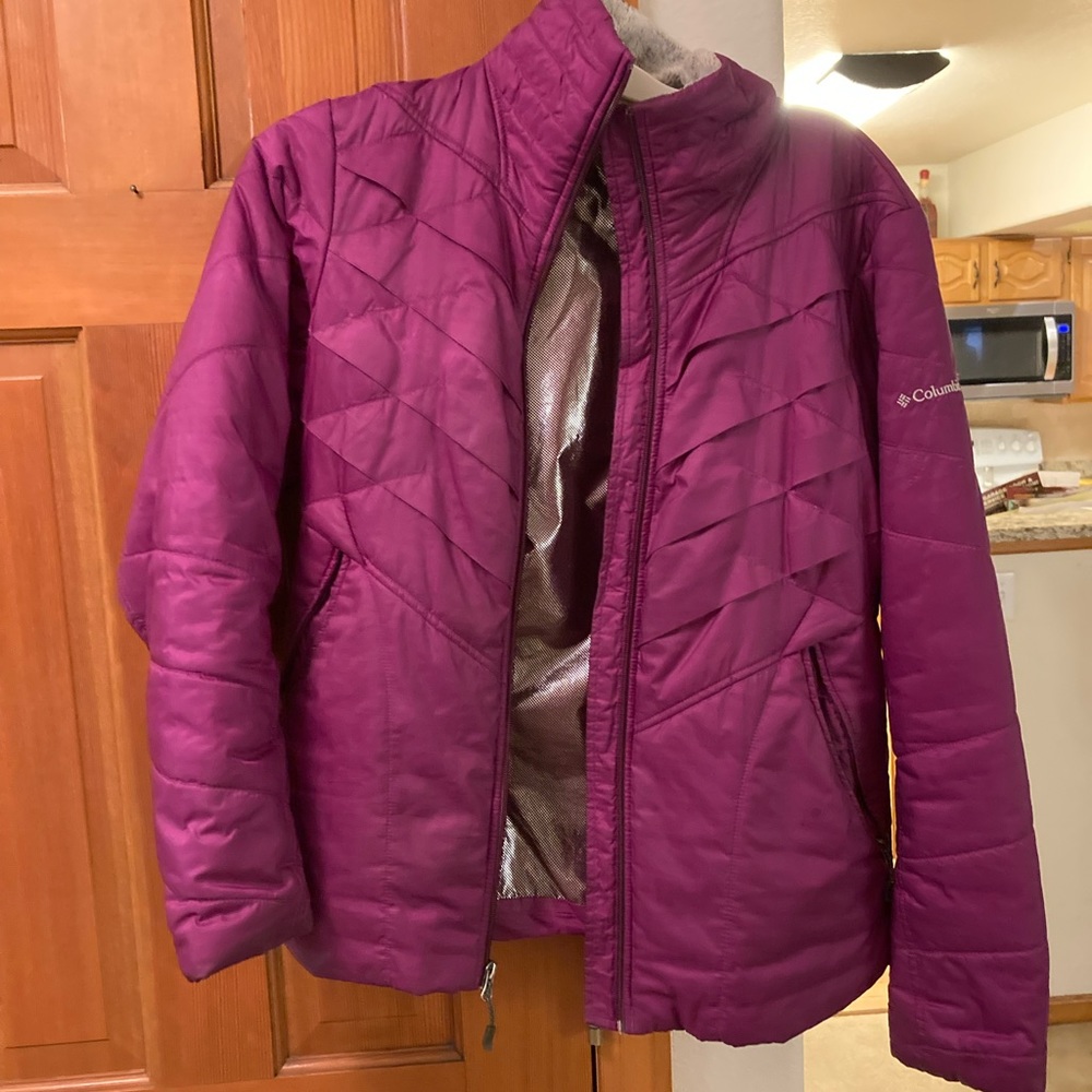 Columbia light weight ski jacket in fishies size Medium